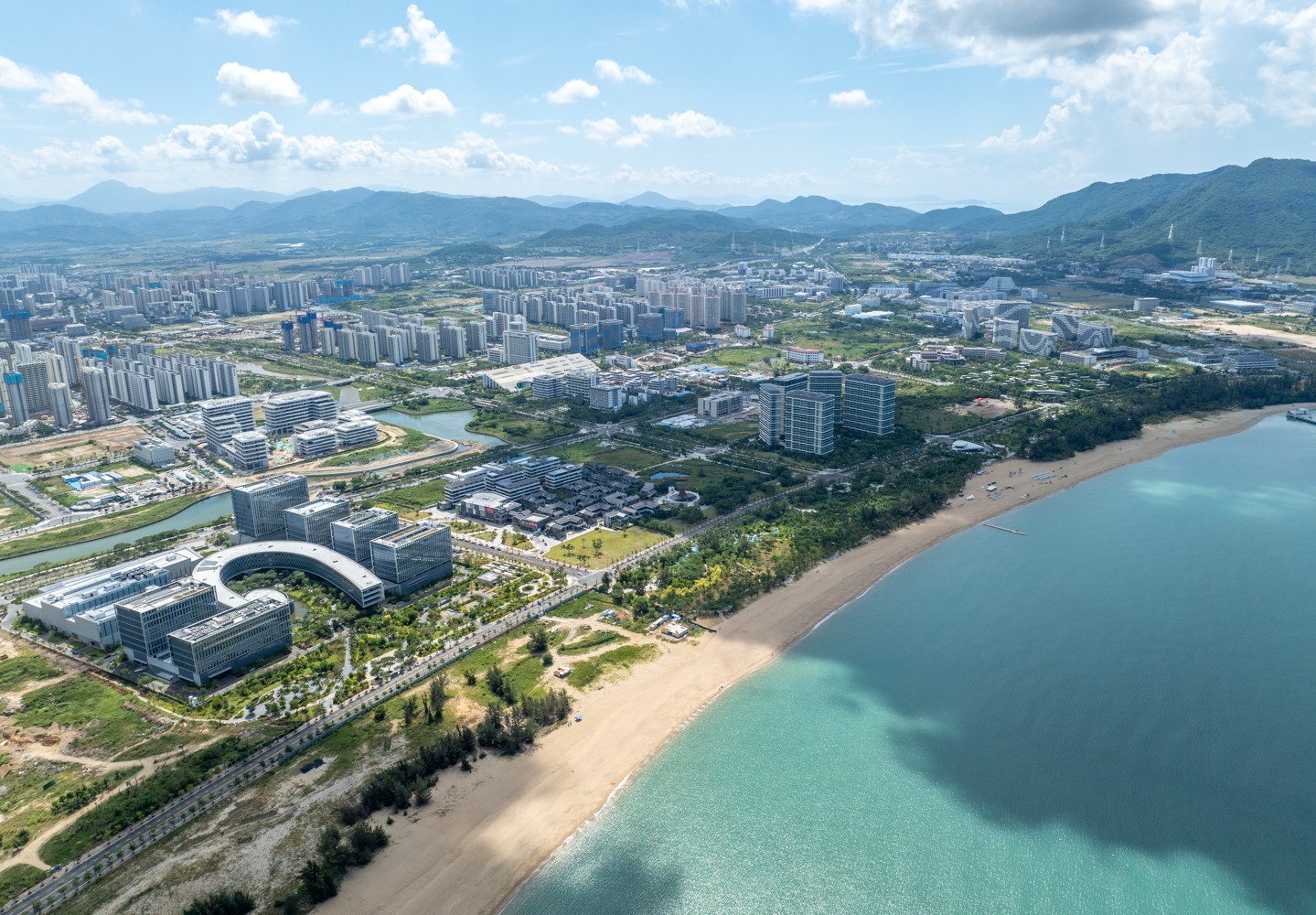 图为航拍三亚崖州湾科技城高新区。骆云飞 摄.jpg